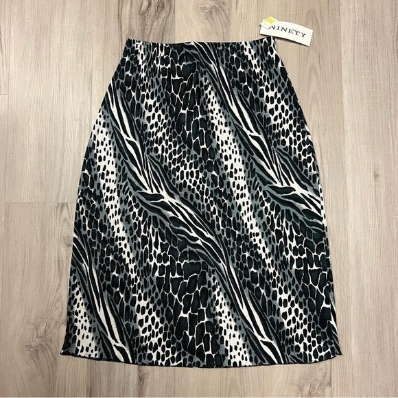 Ninety Dresses & Skirts - Vintage NINETY 90's animal print skirt sz M Gray white black print stretchy NWT